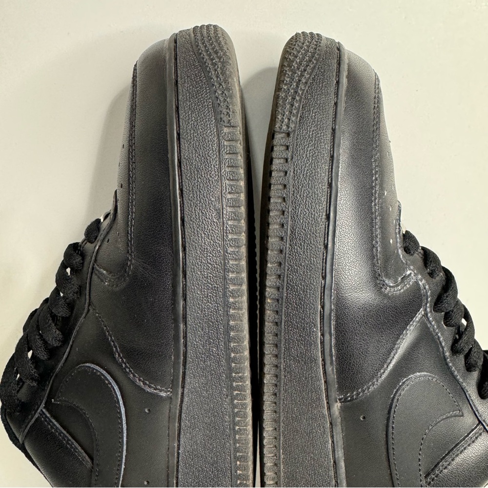 Men’s size 9.5 Nike Air Force 1 low triple black ‘07 classic sneakers popular og - Picture 10 of 11